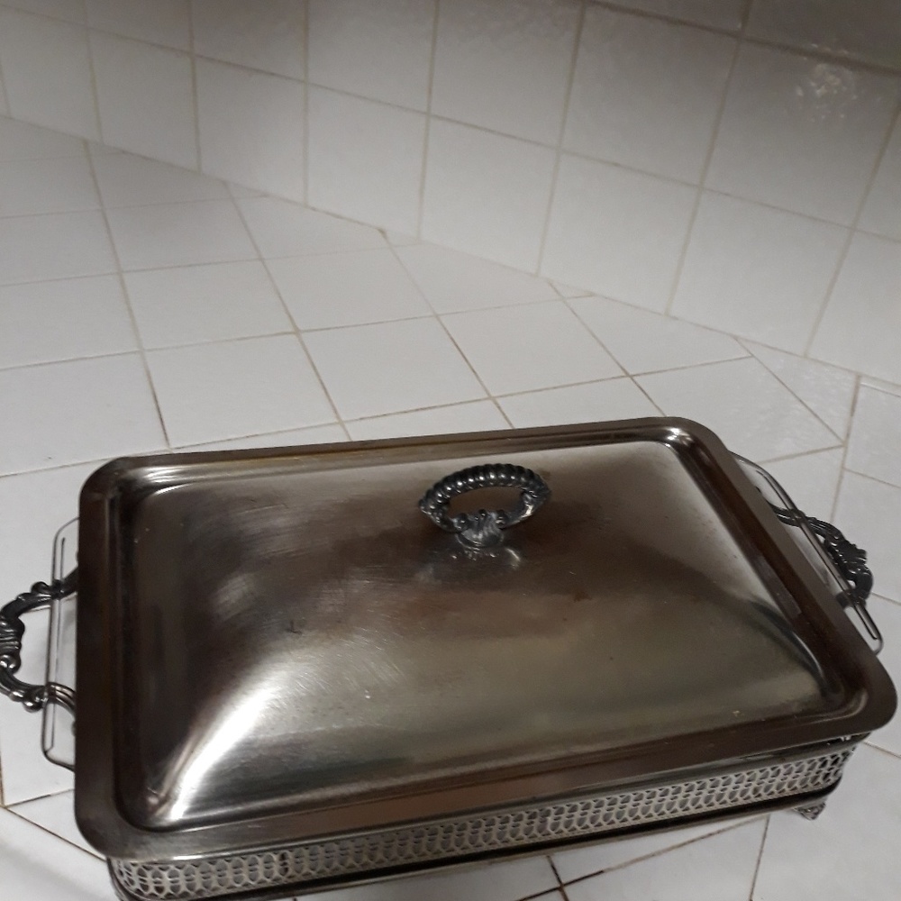 MADE IN U.S.A ,ENGLISH GALLERY  3 QUART COVERED BA
